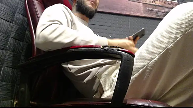 Snapshot of hardbigcock16 chatting on 11.24.25 hardbigcock16 online show from 11.24.25