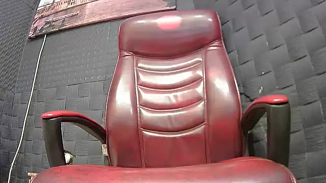 Snapshot of hardbigcock16 chatting on 12.04.25 hardbigcock16 online show from 12.04.25