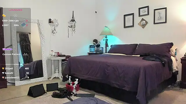 Peaches N Kreme online show from 03.14.25