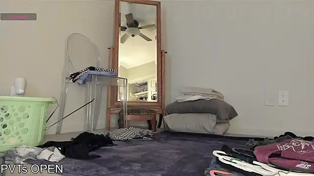 Peaches N Kreme online show from 10.06.25