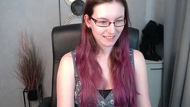 emmaxDelight online show from 02.06.25