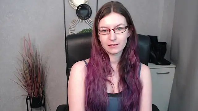 emmaxDelight online show from 02.20.25