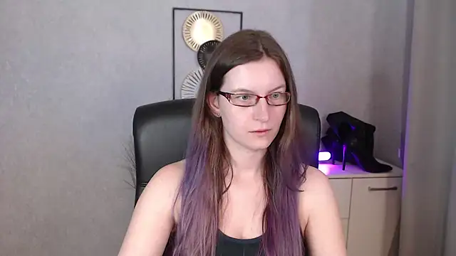 emmaxDelight online show from 09.10.25