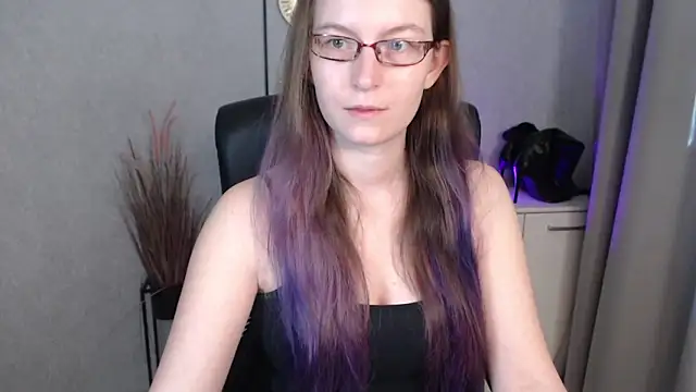 emmaxDelight online show from 10.11.25