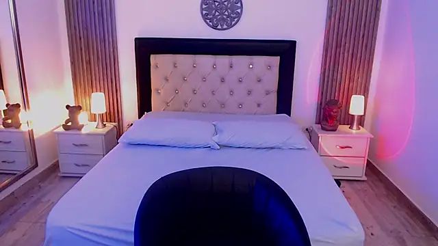 zoe jones13 online show from 10.15.25