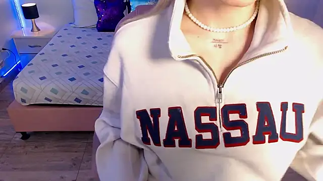 Snapshot of zoe_jones13 chatting on 02.20.26 zoe jones13 online show from 02.20.26