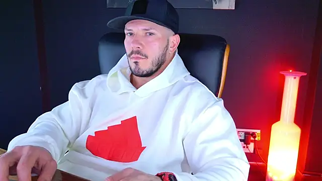 Snapshot of AngeloEric chatting on 12.06.24 AngeloEric online show from 12.06.24