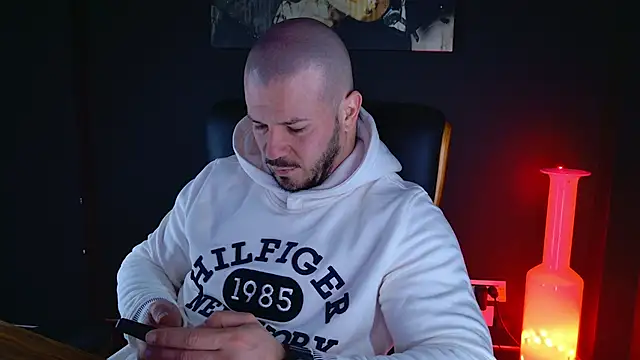 Snapshot of AngeloEric chatting on 01.07.25 AngeloEric online show from 01.07.25