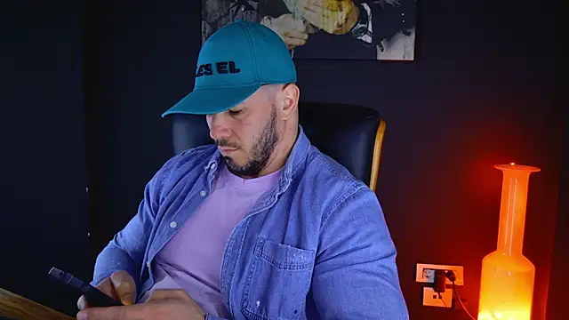 Snapshot of AngeloEric chatting on 03.17.25 AngeloEric online show from 03.17.25