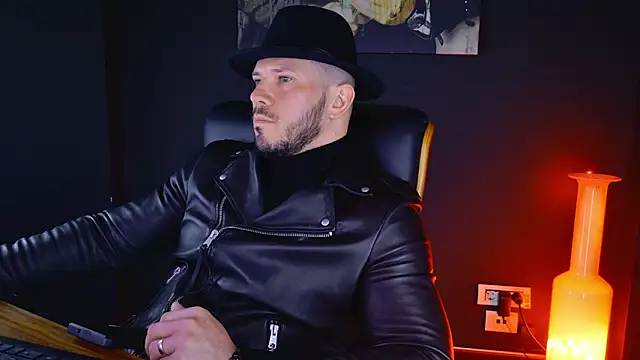 Snapshot of AngeloEric chatting on 03.21.25 AngeloEric online show from 03.21.25