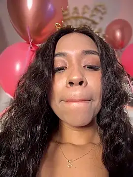 Snapshot of bella__honey chatting on 12.16.25 bella honey online show from 12.16.25