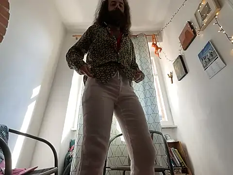 Snapshot of lostile8 chatting on 10.01.25 lostile8 online show from 10.01.25