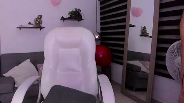 zoe turnner 18 online show from 11.23.25