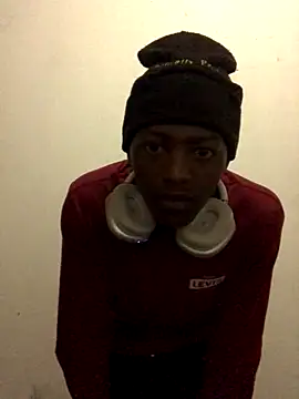 Snapshot of thekidrose chatting on 12.05.25 thekidrose online show from 12.05.25