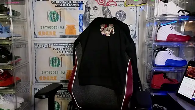 Snapshot of MoeLovesBearss chatting on 01.29.25 MoeLovesBearss online show from 01.29.25