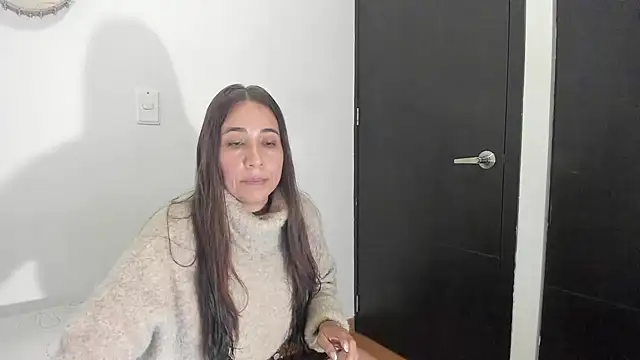 Snapshot of electra_hunt chatting on 12.14.24 electra hunt online show from 12.14.24