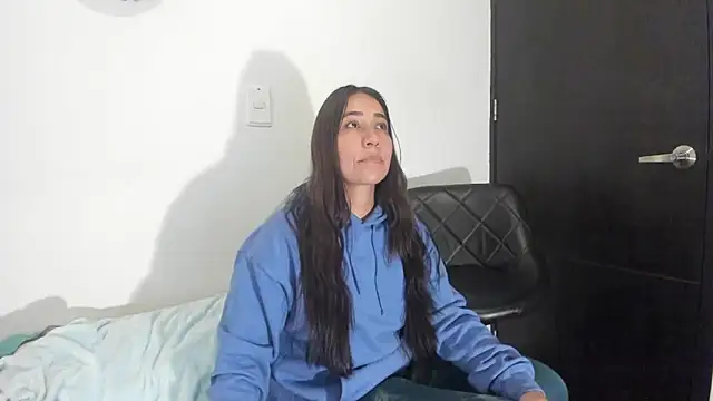 Snapshot of electra_hunt chatting on 12.21.24 electra hunt online show from 12.21.24