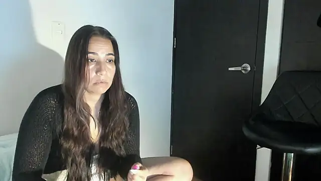 Snapshot of electra_hunt chatting on 12.30.24 electra hunt online show from 12.30.24