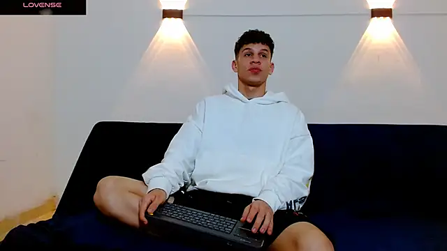 Snapshot of jeff_ross chatting on 12.20.25 jeff ross online show from 12.20.25