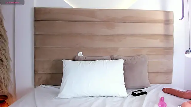 Snapshot of IsabellaJonns chatting on 01.12.25 IsabellaJonns online show from 01.12.25