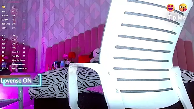 Snapshot of angelyy_02 chatting on 12.20.24 angelyy 02 online show from 12.20.24