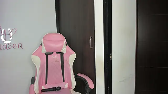 Snapshot of emily_huddson_ chatting on 12.16.24 emily huddson online show from 12.16.24