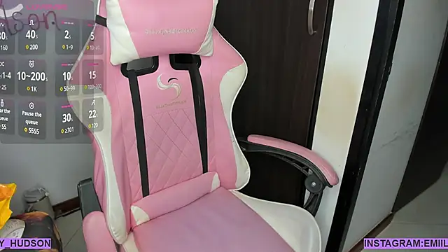 Snapshot of emily_huddson_ chatting on 03.05.25 emily huddson online show from 03.05.25