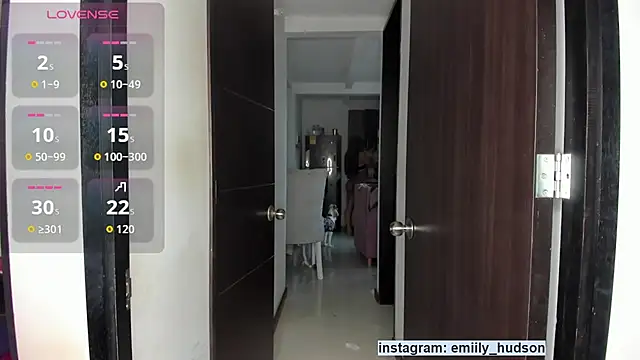 Snapshot of emily_huddson_ chatting on 10.11.25 emily huddson online show from 10.11.25