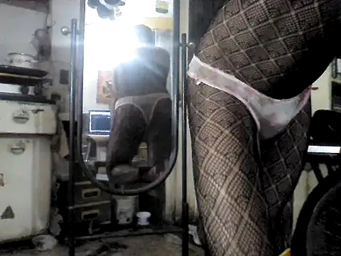 Snapshot of tu_poeta chatting on 11.10.25 tu poeta online show from 11.10.25