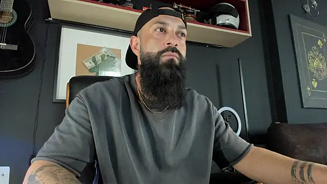 axxelrich  online show from 02.15.25