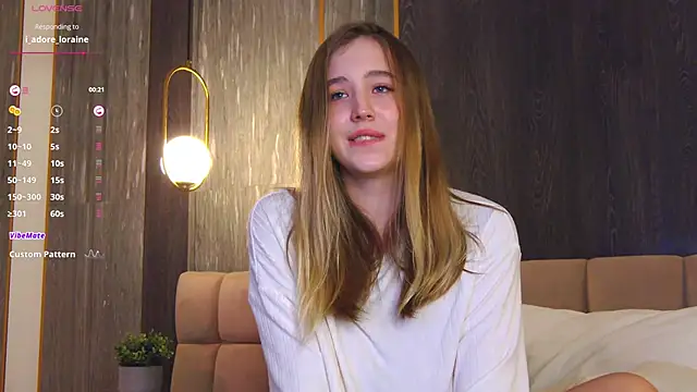 Snapshot of LoraineLuff chatting on 01.29.25 LoraineLuff online show from 01.29.25