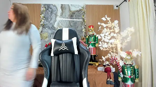 Danna topless online show from 12.20.25