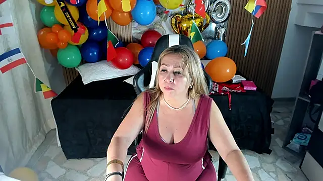 Snapshot of Danna_topless chatting on 06.11.26 Danna topless online show from 06.11.26