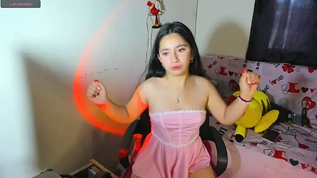 Snapshot of litle_mily_ chatting on 12.04.24 litle mily online show from 12.04.24