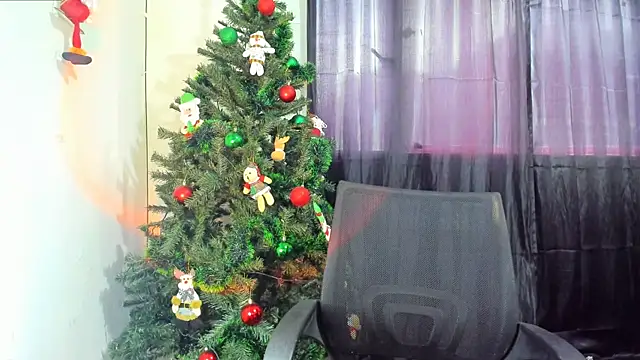 Snapshot of litle_mily_ chatting on 01.08.25 litle mily online show from 01.08.25