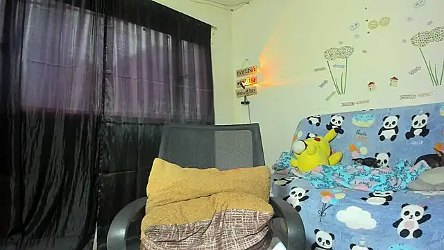 Snapshot of litle_mily_ chatting on 01.25.25 litle mily online show from 01.25.25