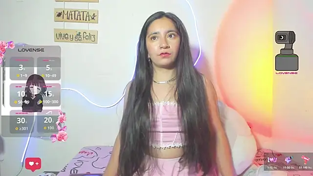 Snapshot of litle_mily_ chatting on 10.01.25 litle mily online show from 10.01.25