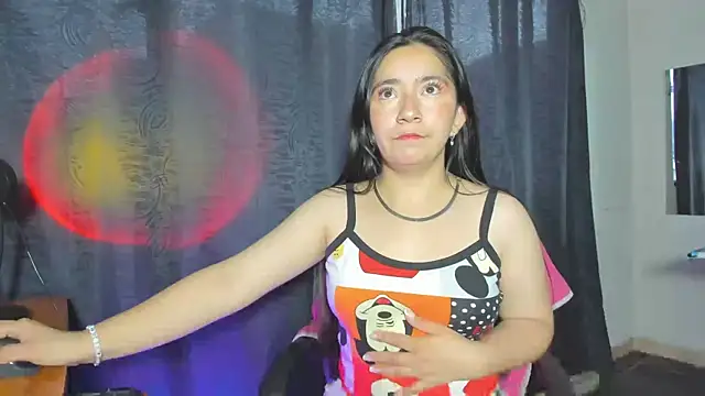 Snapshot of litle_mily_ chatting on 10.20.25 litle mily online show from 10.20.25