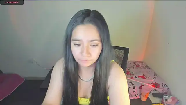 Snapshot of litle_mily_ chatting on 12.21.25 litle mily online show from 12.21.25