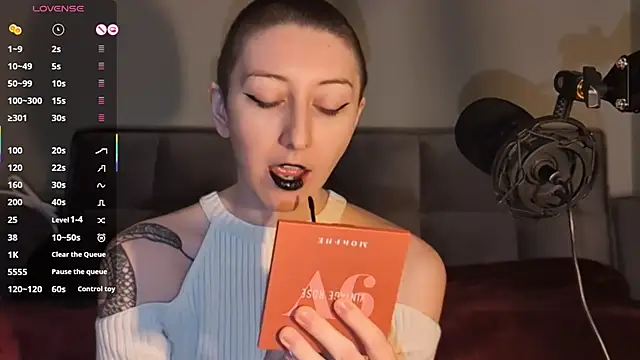 lovelylucyy online show from 02.05.25