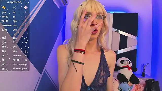 Snapshot of Ariadna_Evangeline chatting on 12.13.24 Ariadna Evangeline online show from 12.13.24