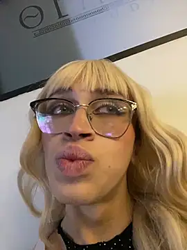 Snapshot of Ariadna_Evangeline chatting on 12.14.24 Ariadna Evangeline online show from 12.14.24