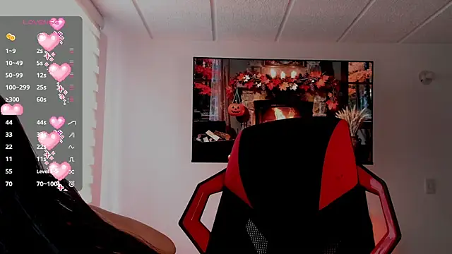 Snapshot of Charlotte_greys chatting on 10.29.25 Charlotte greys online show from 10.29.25