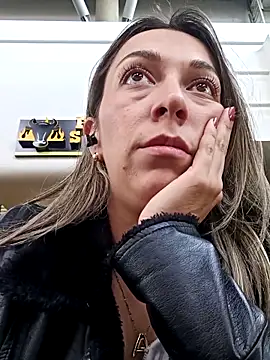 Snapshot of rachellboom chatting on 10.28.25 rachellboom online show from 10.28.25