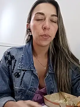 Snapshot of rachellboom chatting on 12.03.25 rachellboom online show from 12.03.25