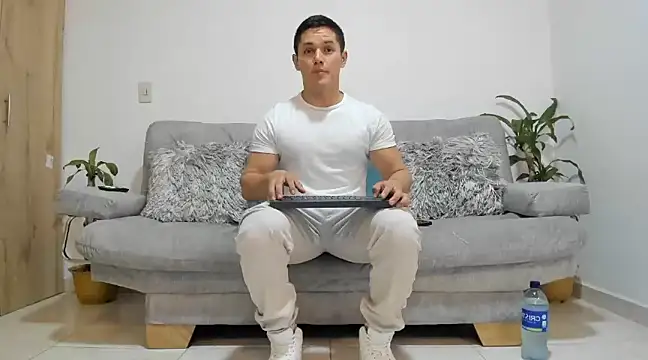 Snapshot of julian_wallace chatting on 12.14.24 julian wallace online show from 12.14.24