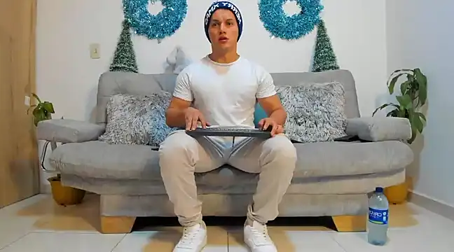 Snapshot of julian_wallace chatting on 12.25.24 julian wallace online show from 12.25.24