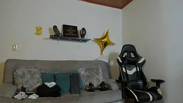 julian wallace online show from 10.25.25