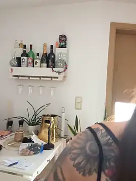 Snapshot of BrownieyQueen chatting on 10.05.25 BrownieyQueen online show from 10.05.25