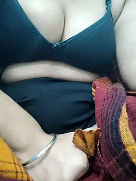 Snapshot of Shana-12 chatting on 12.16.24 Shana-12 online show from 12.16.24